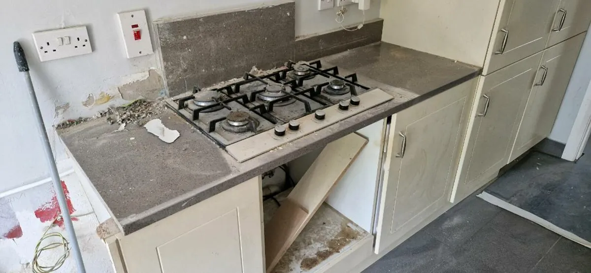 QUARTZ COUNTERTOP - Image 1