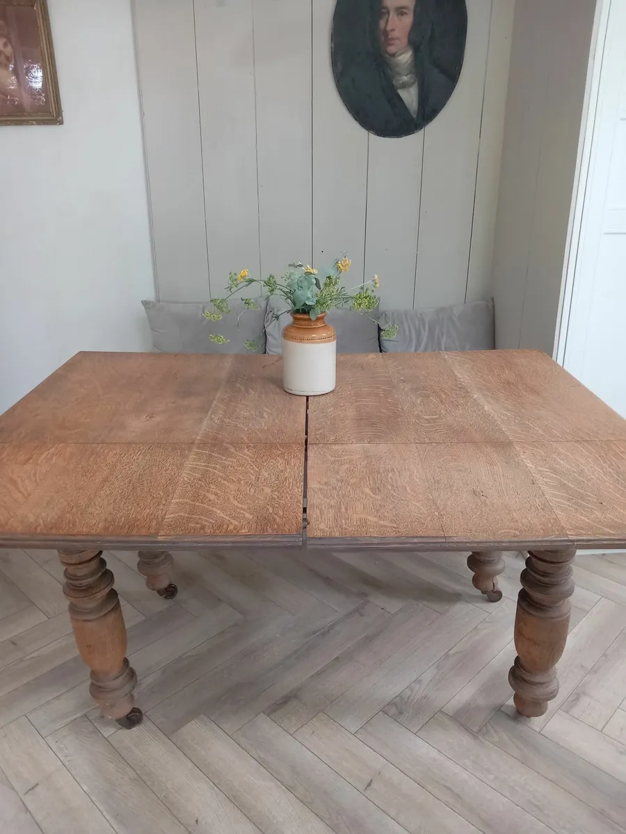 Solid oak dinning table. - Image 3