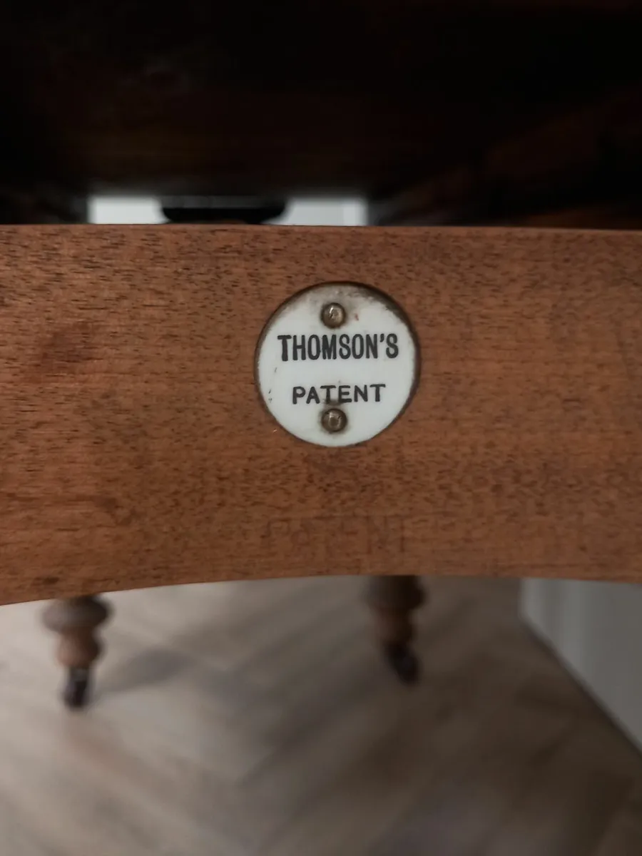 Solid oak dinning table. - Image 4