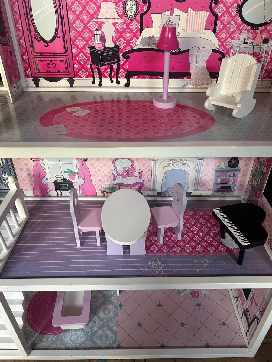 Doll house - Image 1
