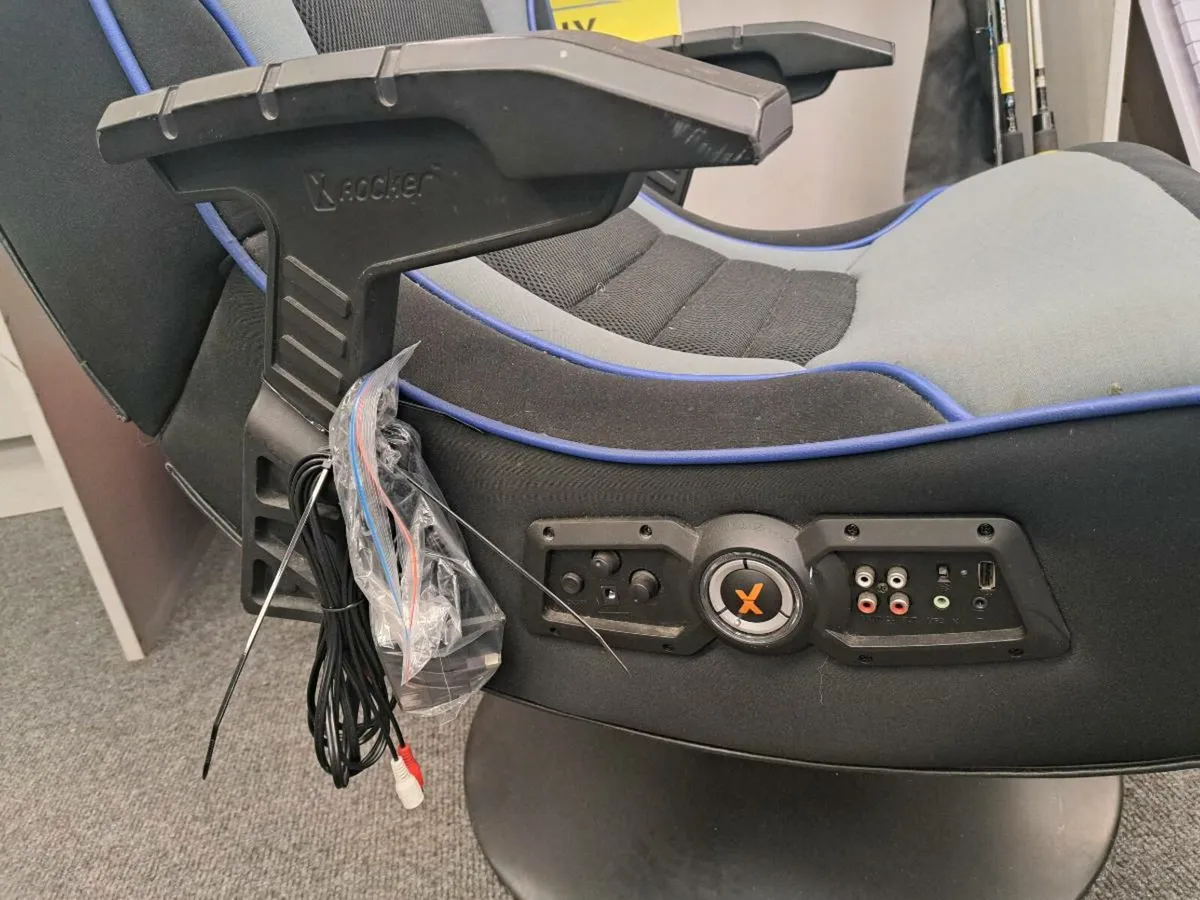 X ROCKER GAMING CHAIR - Image 3