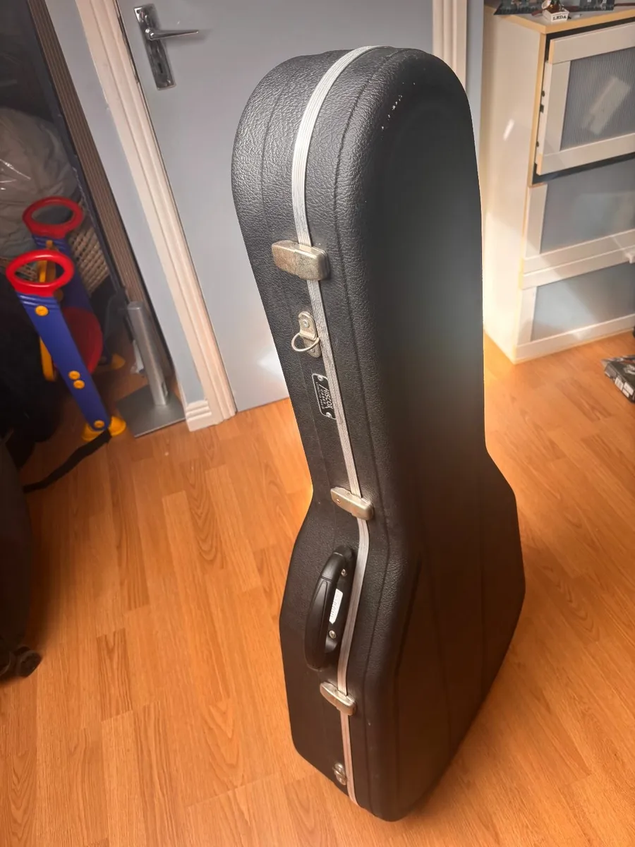 Guitar Case - Hiscox LiteFlite Pro II - Image 1
