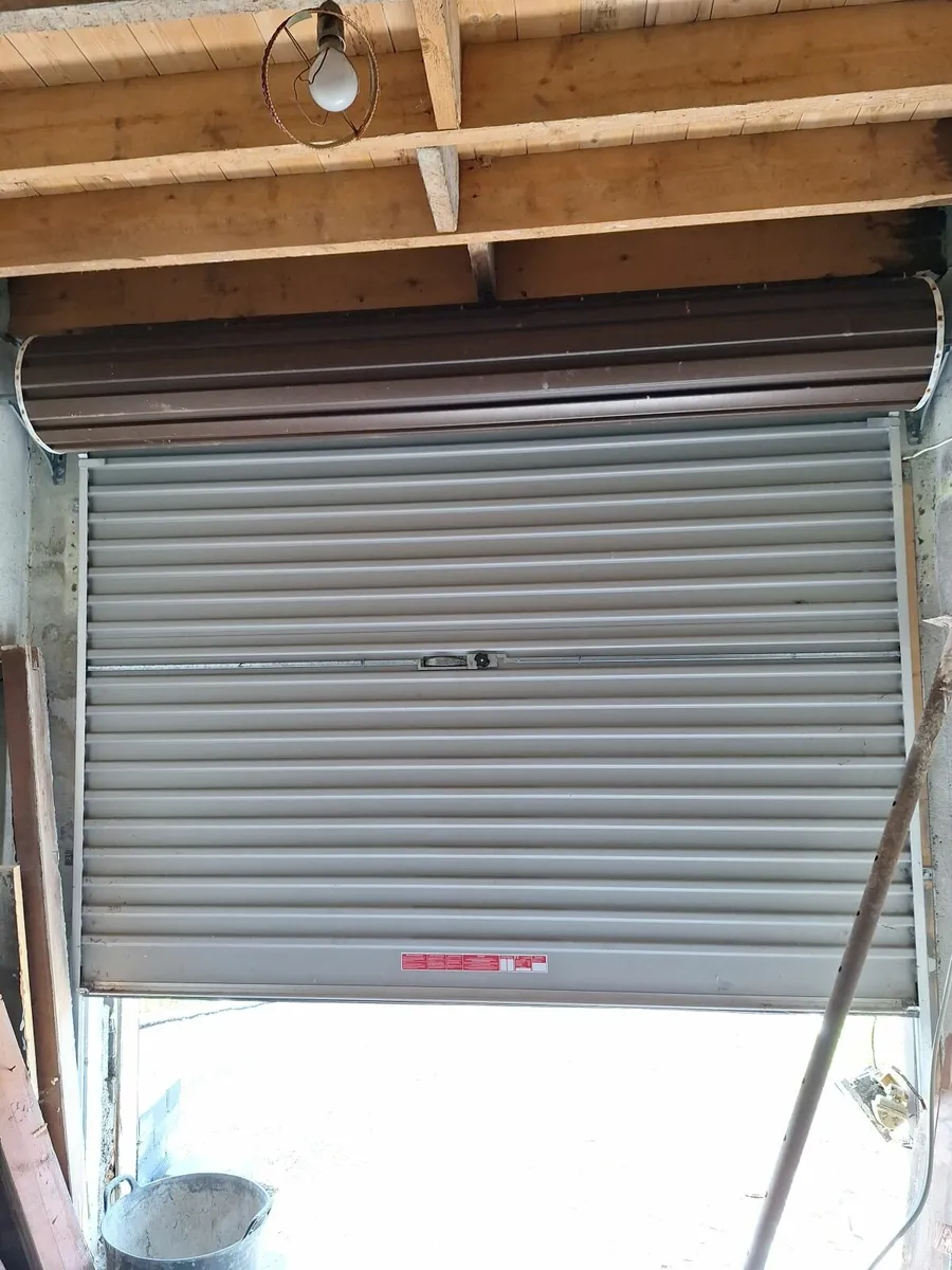 Garage door - Image 1