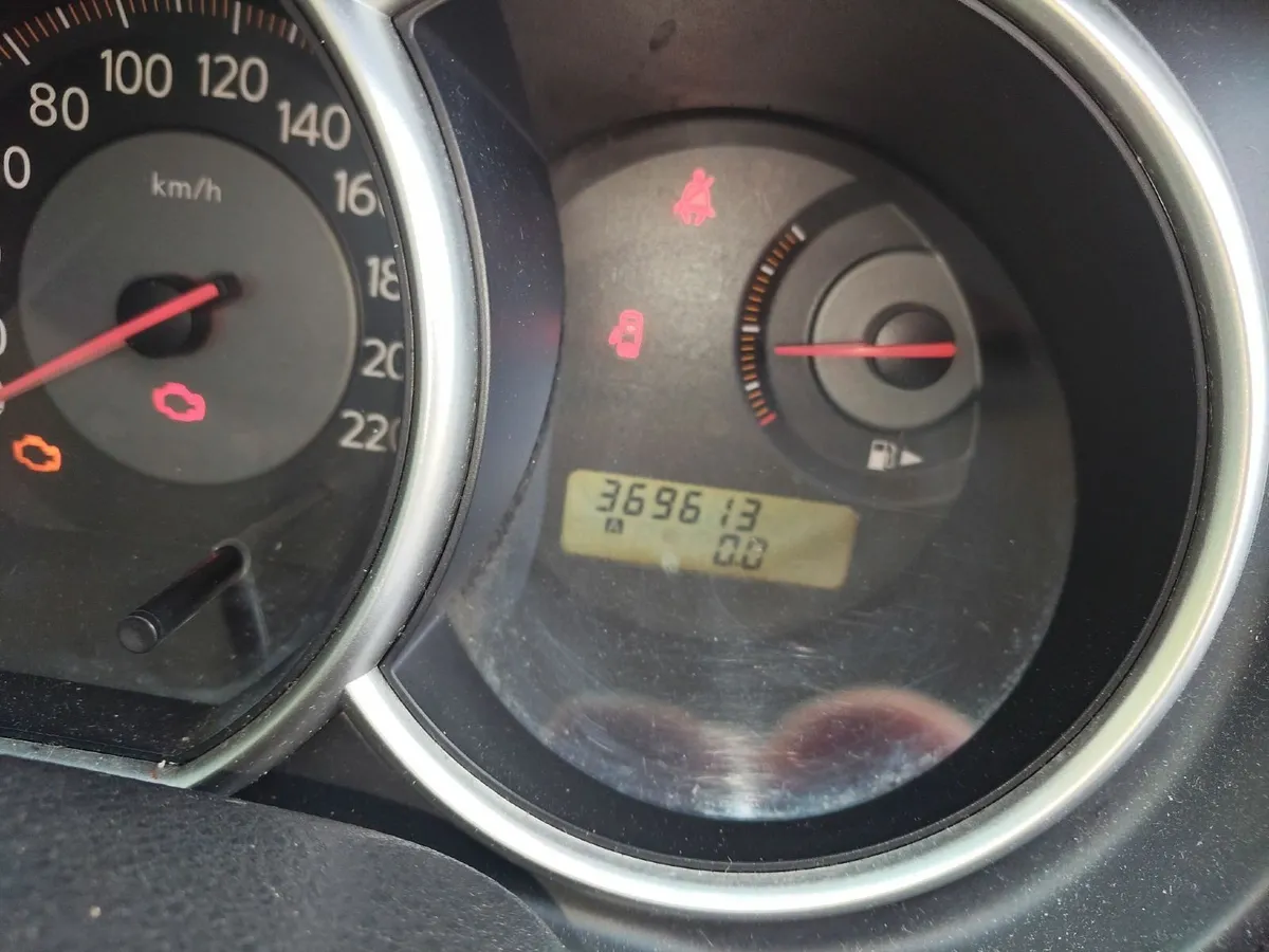 Nissan Tiida 2008 Diesel 1.5 for repairs or parts - Image 2