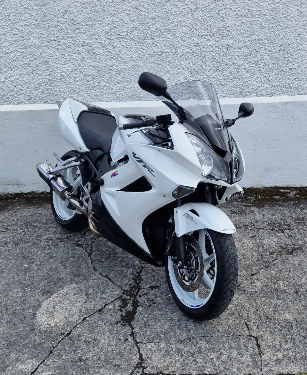 VFR800 x2 @ Doyles Athlone - Image 2