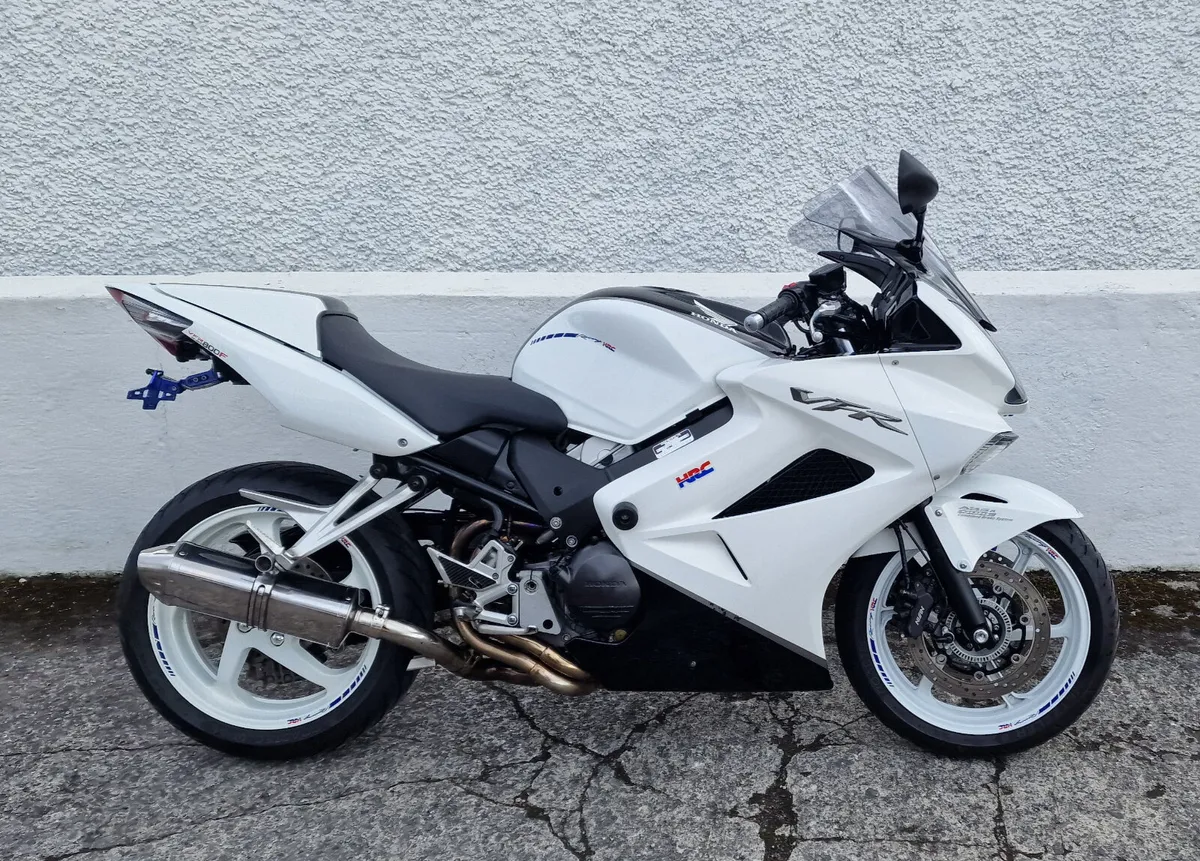 VFR800 x2 @ Doyles Athlone - Image 1