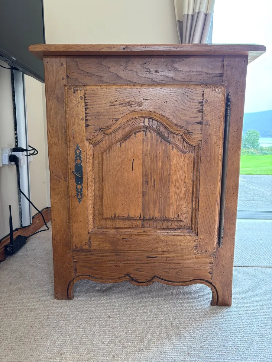 Oak cabinet - Image 1