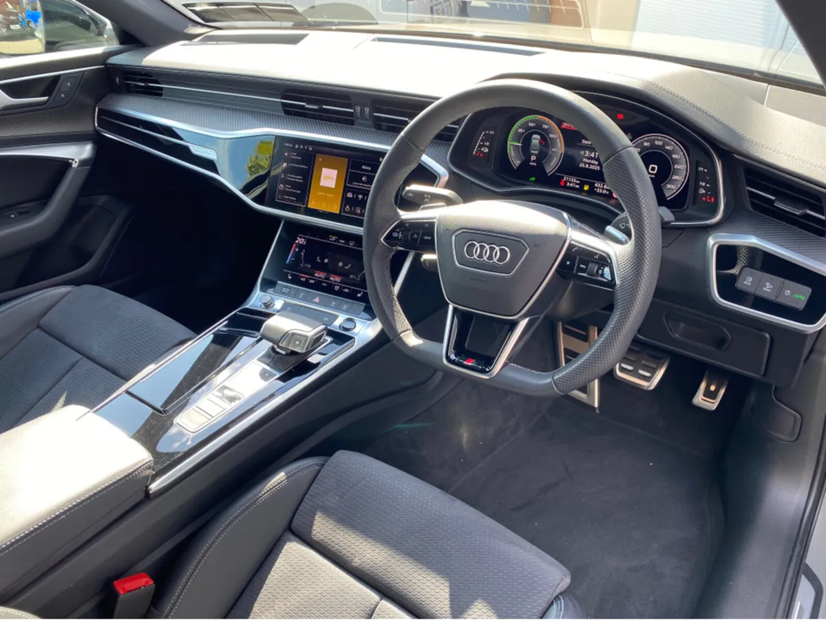 Audi A6 2.0TFSI-E BLACK EDITION 50 SLINE - Image 2