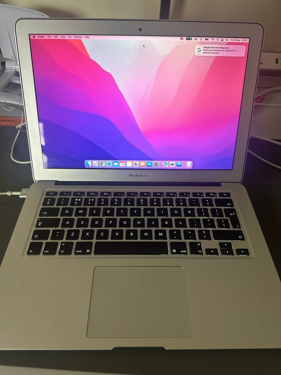 Apple MacBook Air 13.3” (boxed) - Image 1