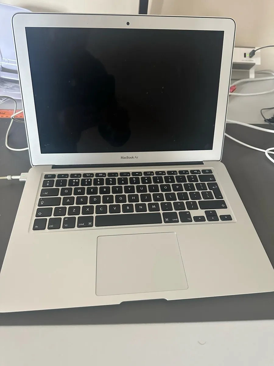 Apple MacBook Air 13.3” (boxed) - Image 3