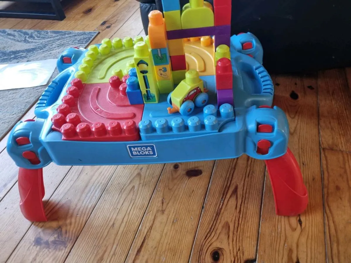 Lego duplo table and car - Image 1