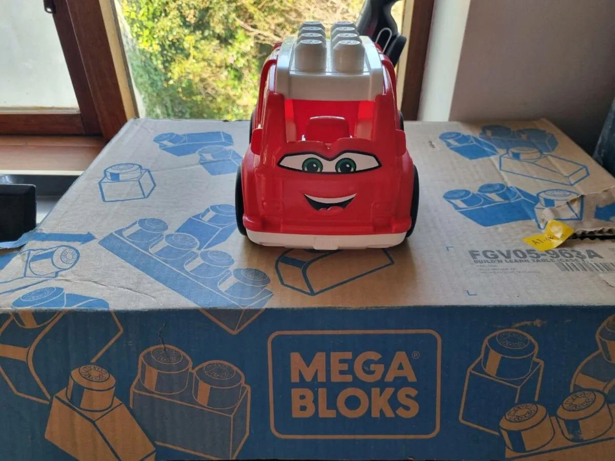 Lego duplo table and car - Image 2