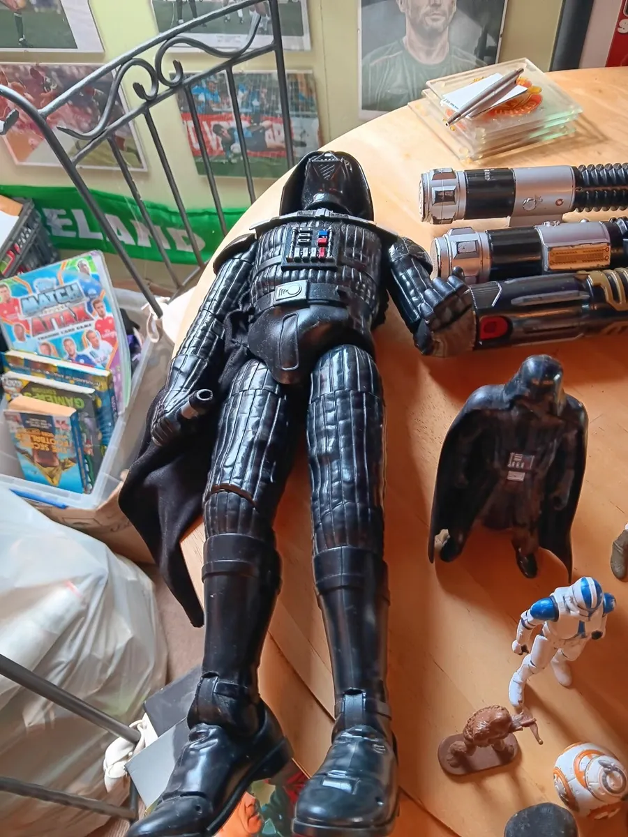 Star wars figures & light sabers - Image 2