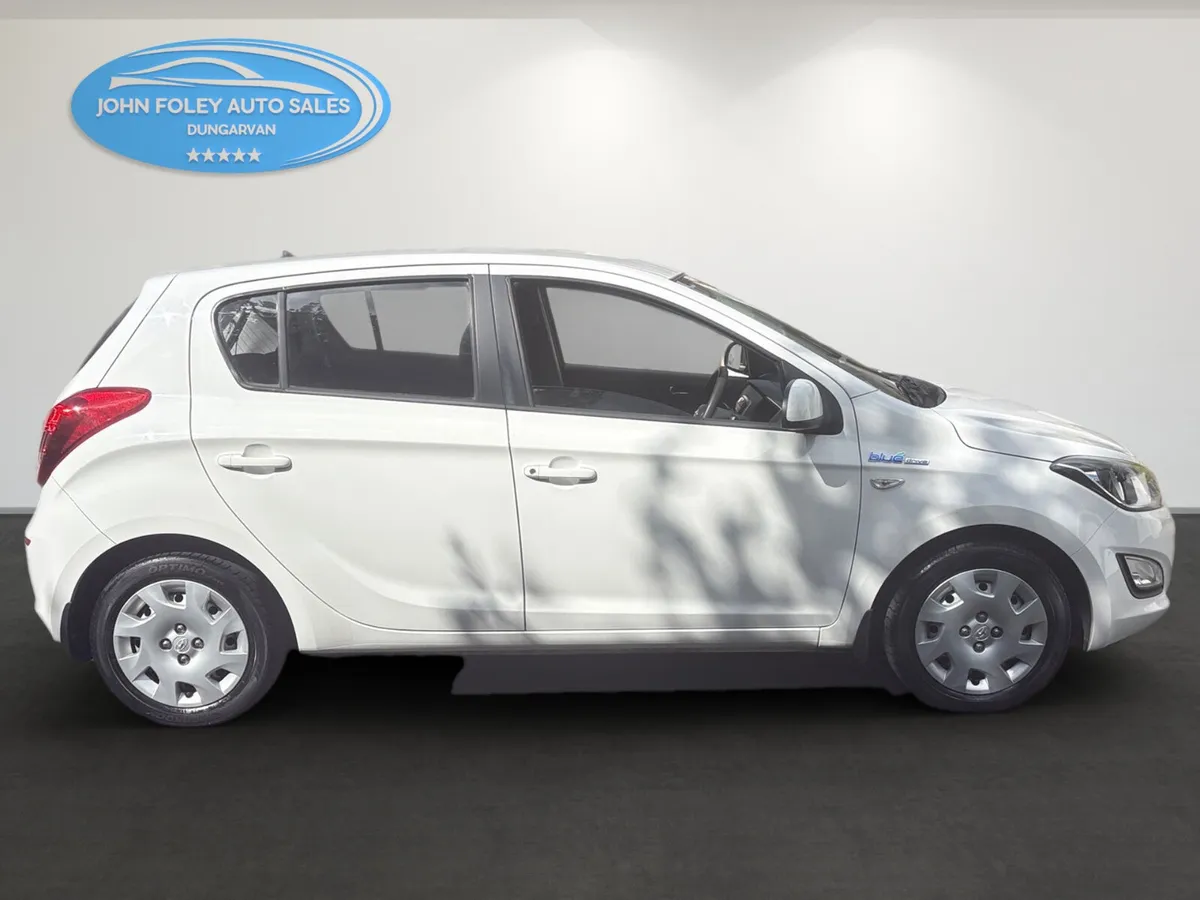 142 -Hyundai -1-20-5 door petrol - Image 4