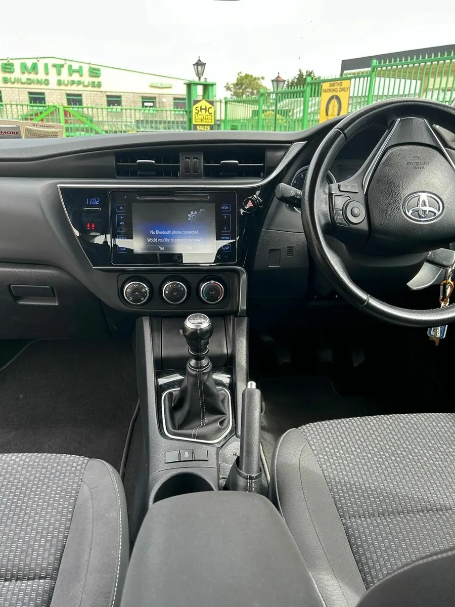Toyota Corolla 2018 - Image 2