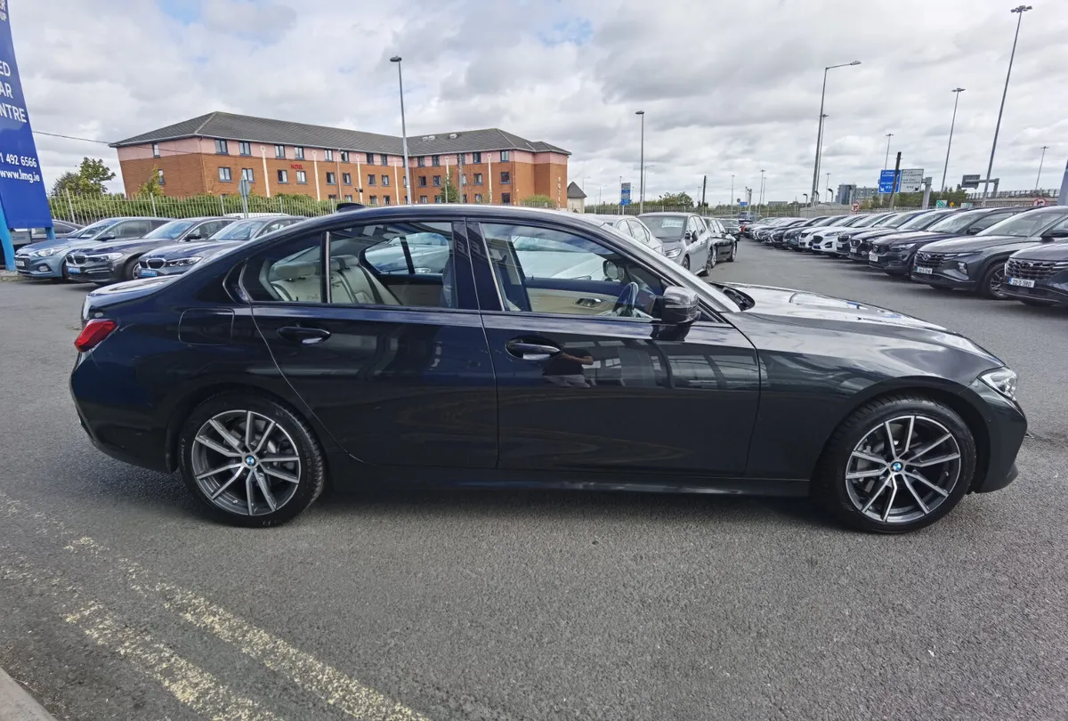 BMW 3 SERIES 330E SPORT PRO PETROL PLUG-IN HYBRID - Image 4