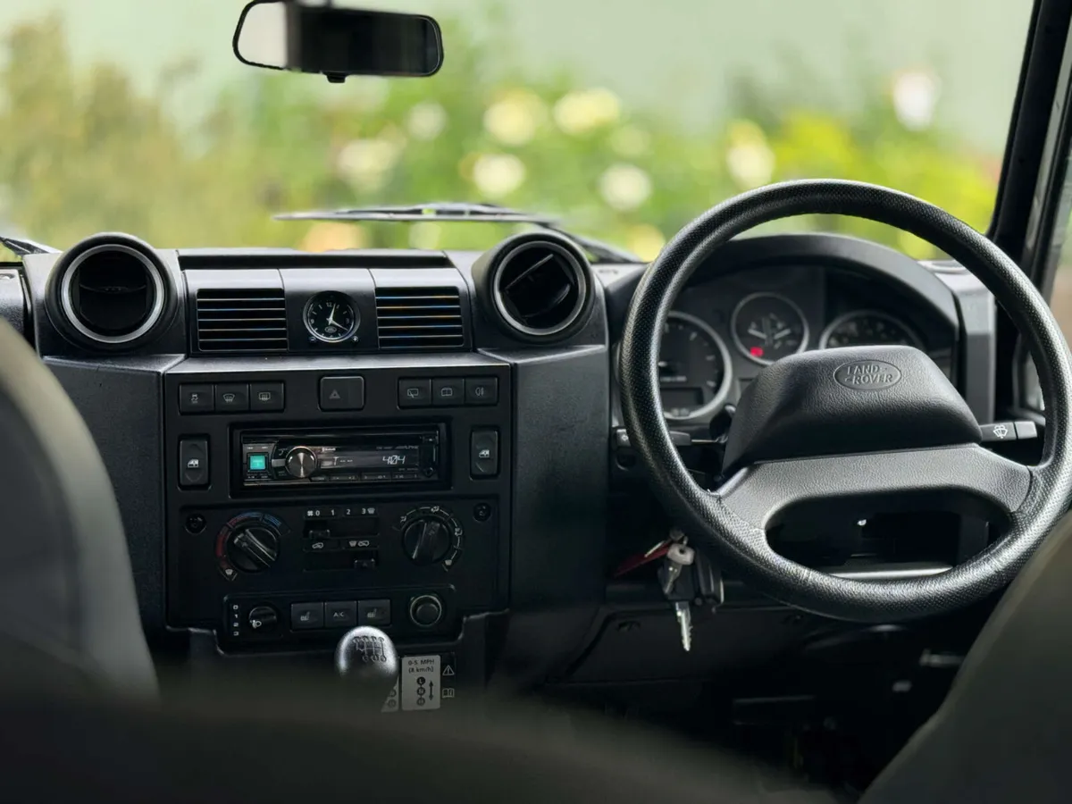 Land Rover Defender 2015, No Brexit Charges! - Image 3