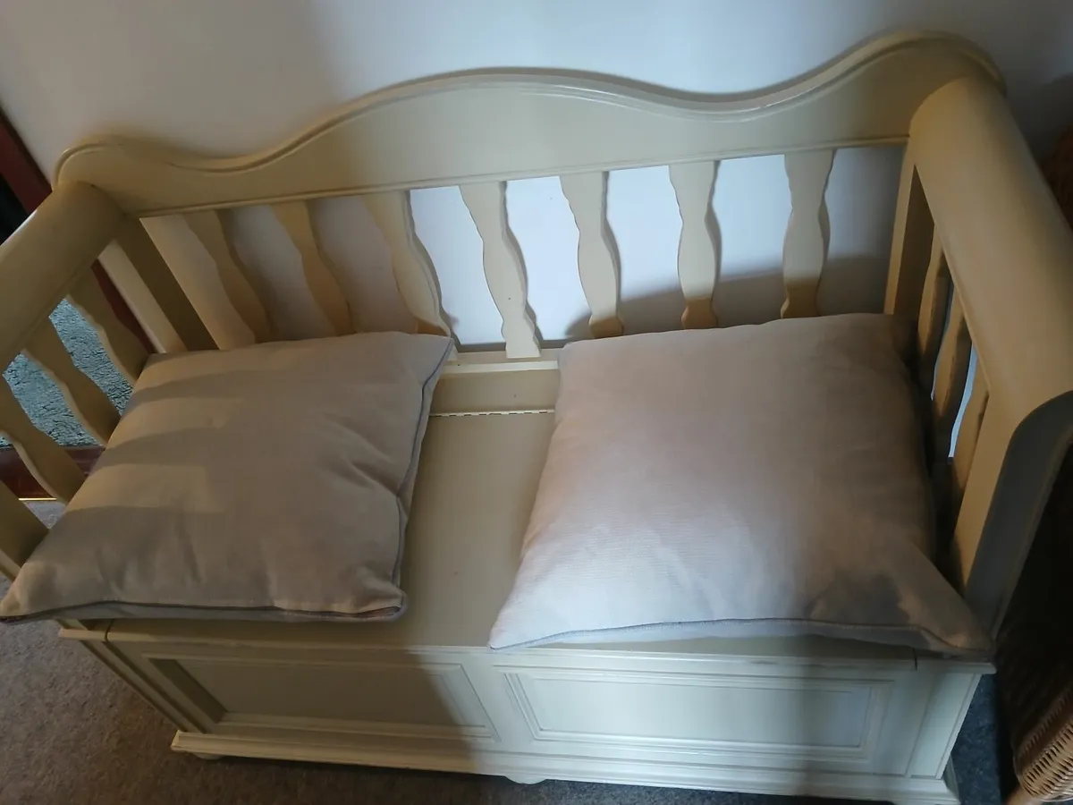 Bench  double seating ...x showhouse ..delivered - Image 2