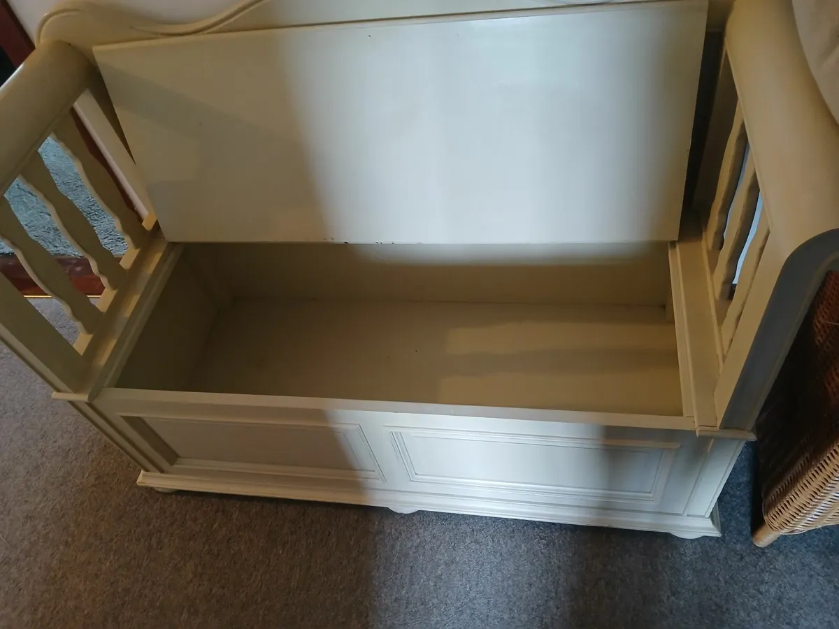 Bench  double seating ...x showhouse ..delivered - Image 4