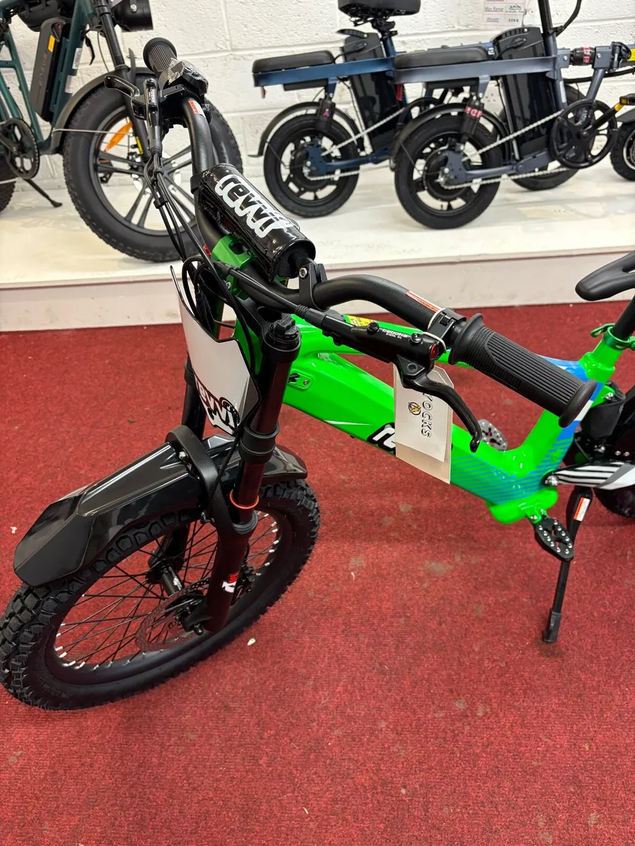 Revvi 20" kids electric bike - Image 2