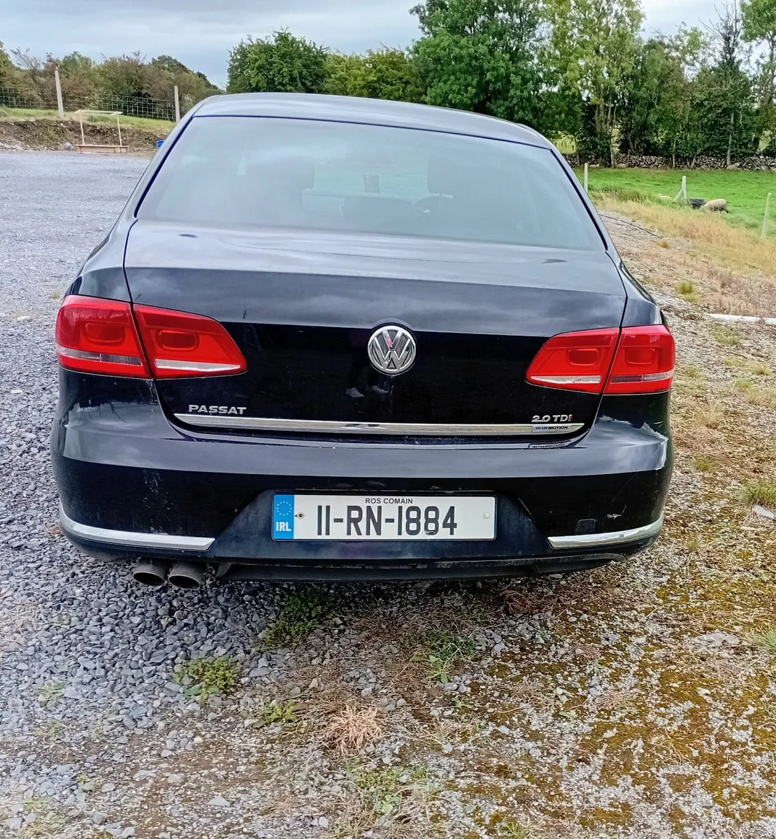 Volkswagen Passat 2011 - Image 2