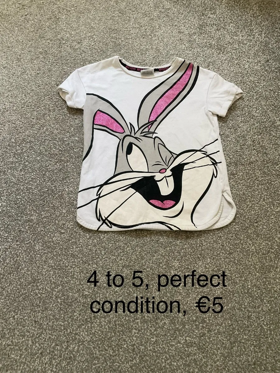 Girls t shirt, 4 to 5, never worn