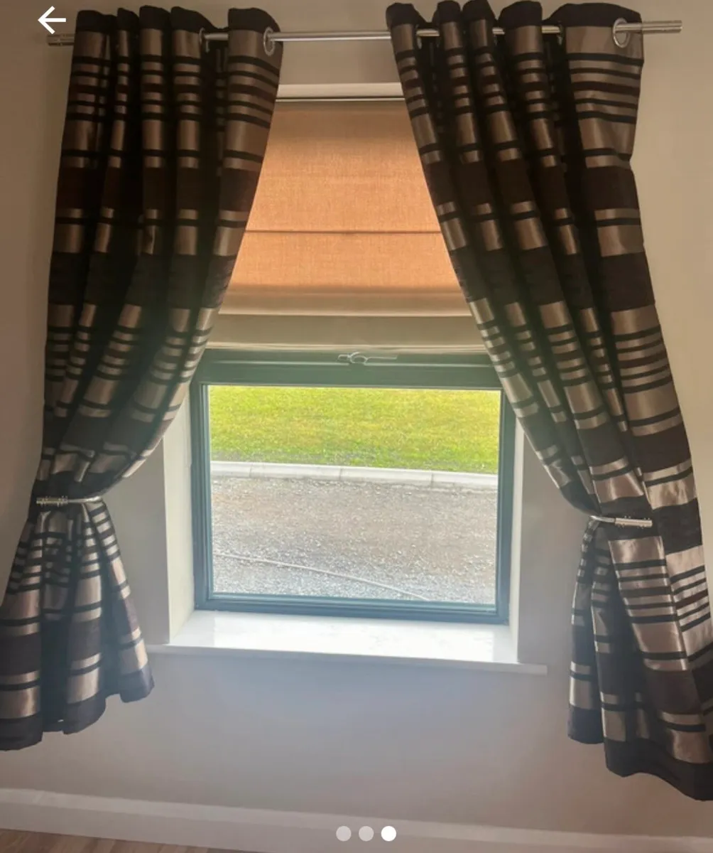 Curtains - Image 2