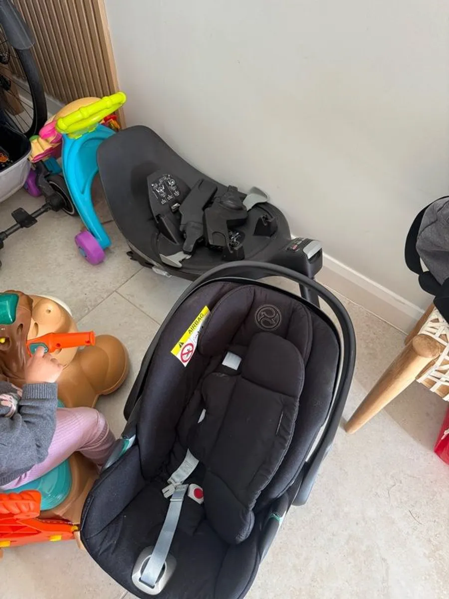 Cybex Cloud Z2 i-Size car seat with IZOFIX