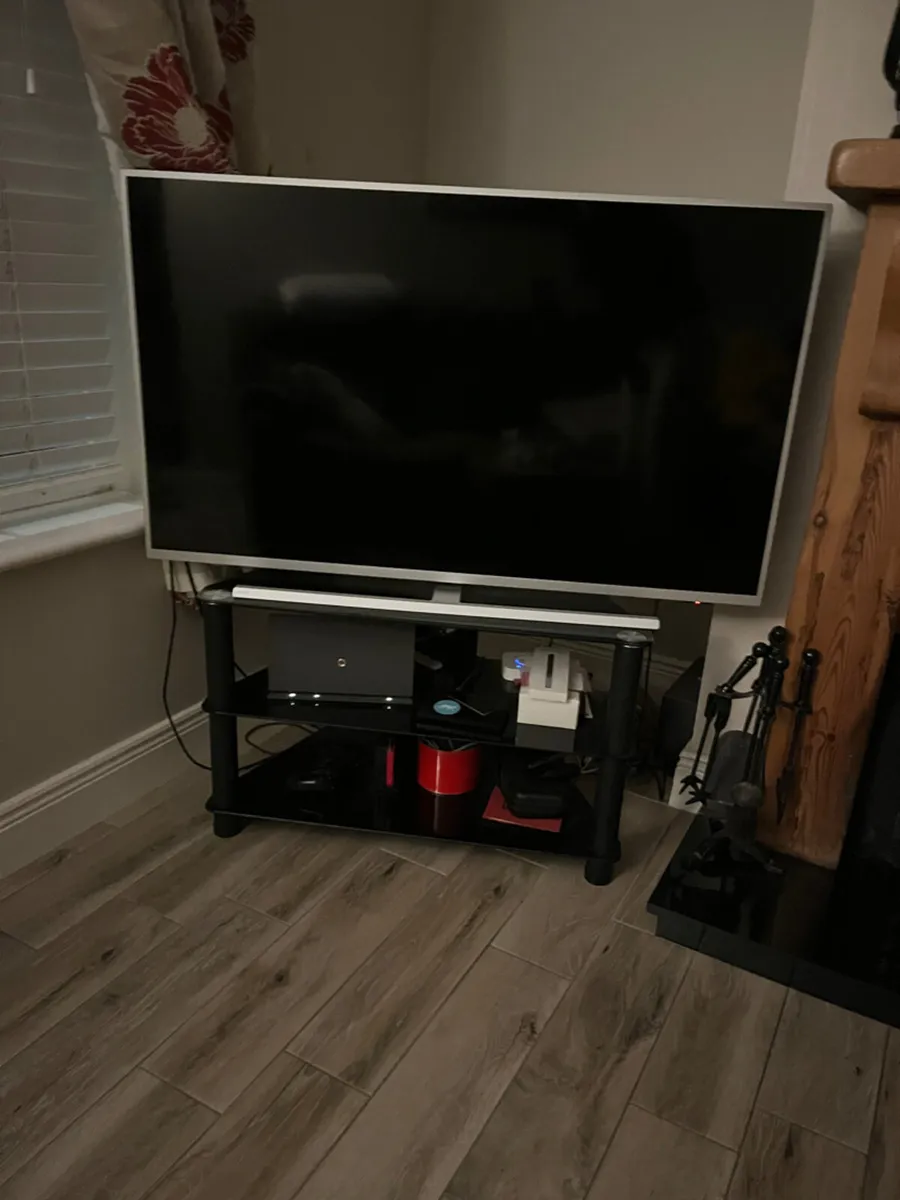 Philips - 50" Smart 4K Ultra HD HDR LED TV - Image 3