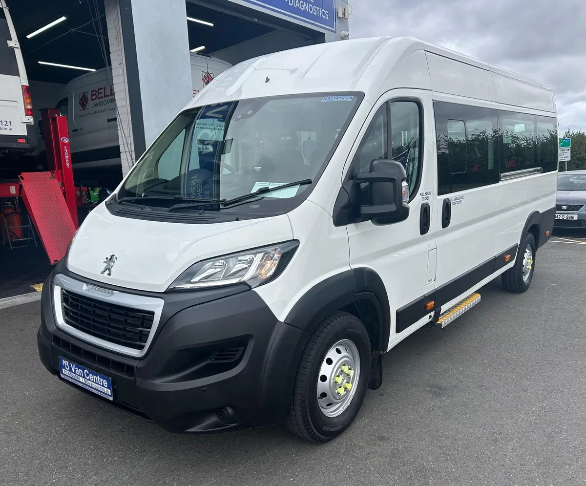 2018 Peugeot Boxer 17 Seater Wheelchair Access - Image 4