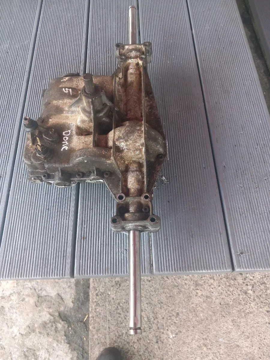 Castlegarden/spicer Dana manual gearbox for sale - Image 2