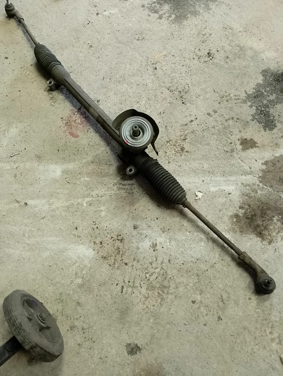 2016 Hyundai i20 steering rack - Image 1