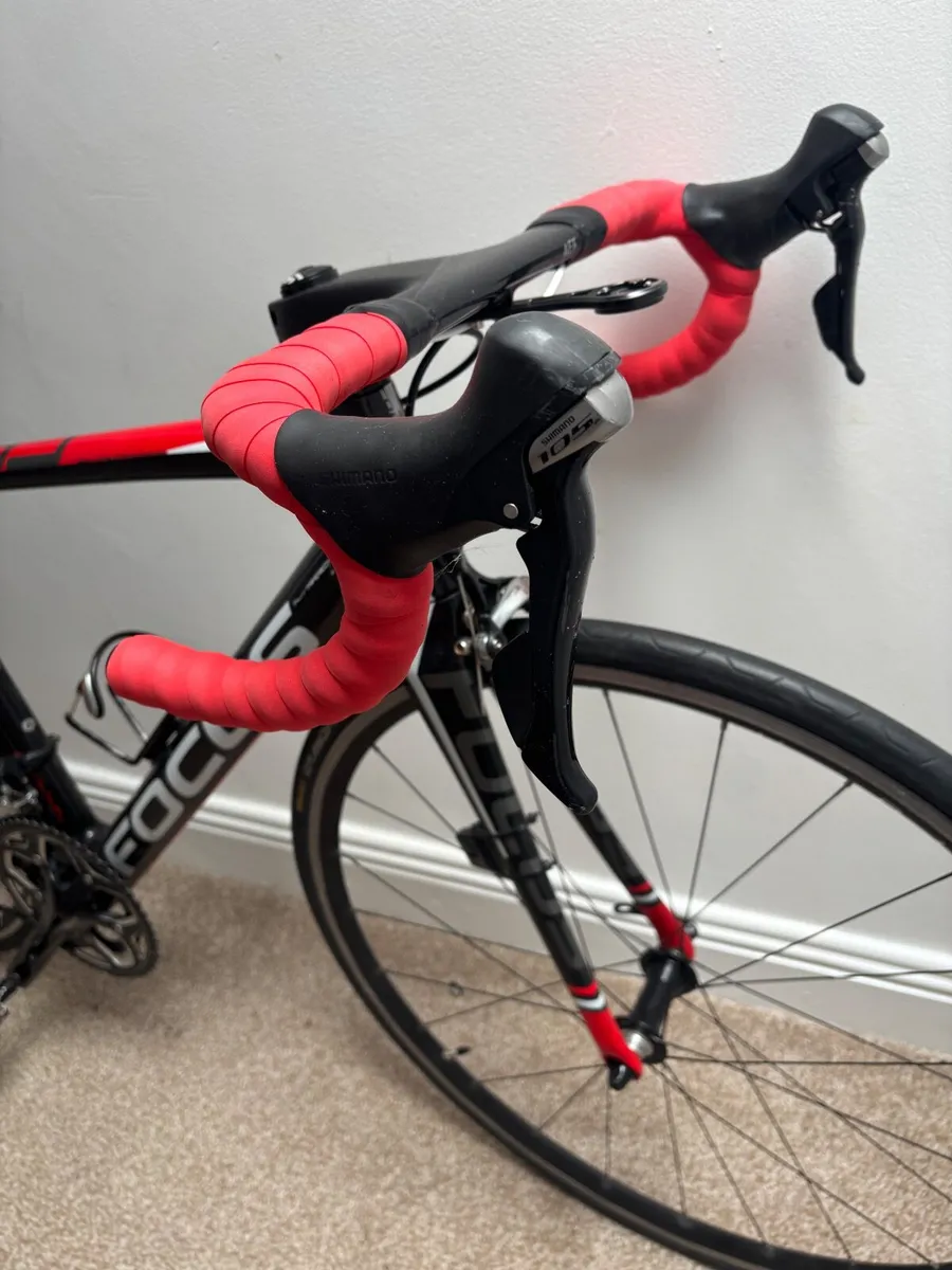 Focus fully carbon road bike size 52 - Image 2