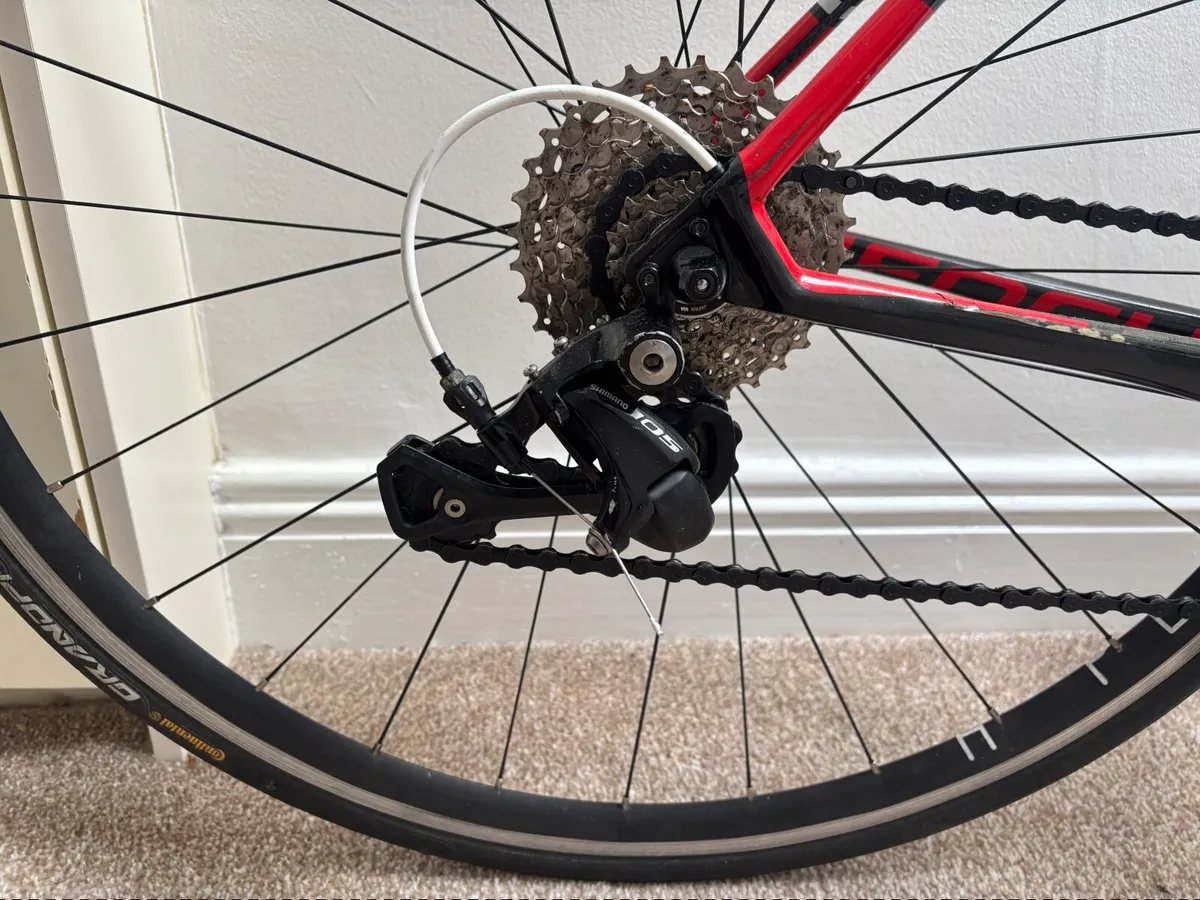 Focus fully carbon road bike size 52 - Image 3