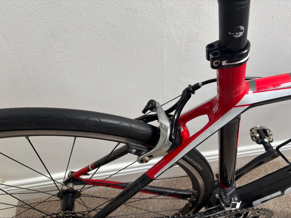 Focus fully carbon road bike size 52 - Image 4
