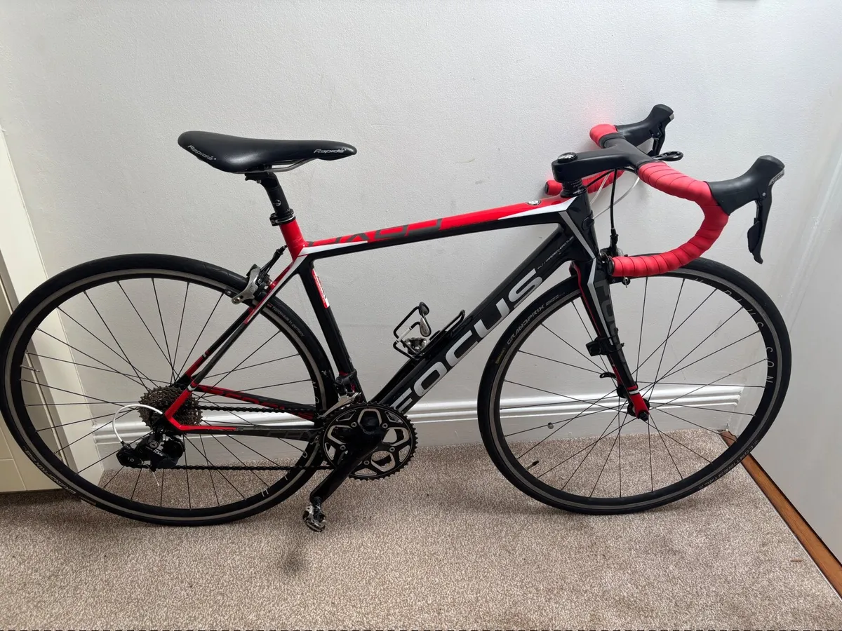 Focus fully carbon road bike size 52 - Image 1