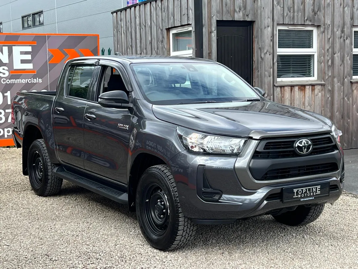 TOYOTA HILUX /BRAND NEW//MANUAL/ACTIVE// D-4D/ 4WD - Image 4