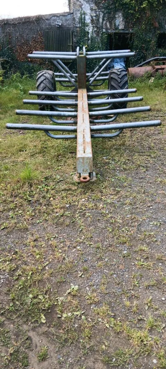 Bale trailer - Image 1