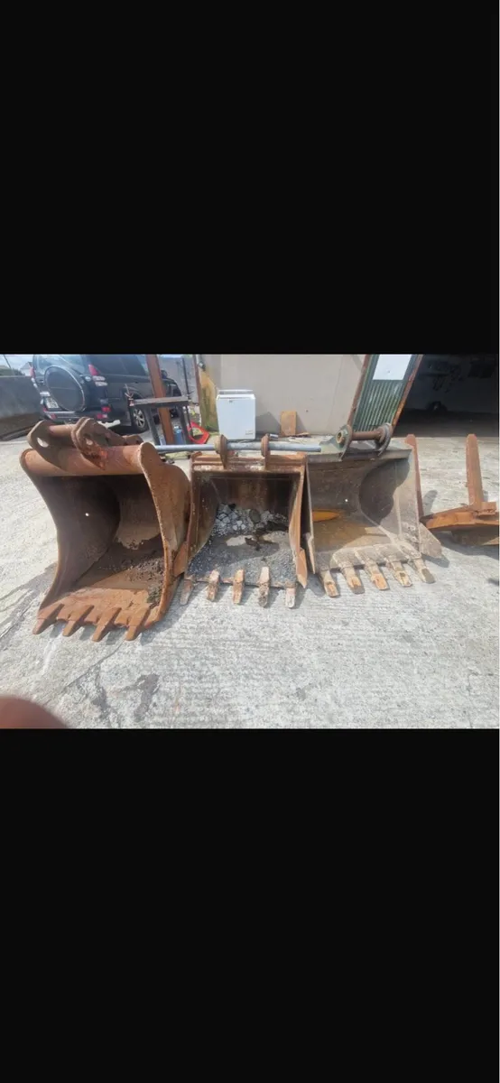 Digging Buckets - Image 1