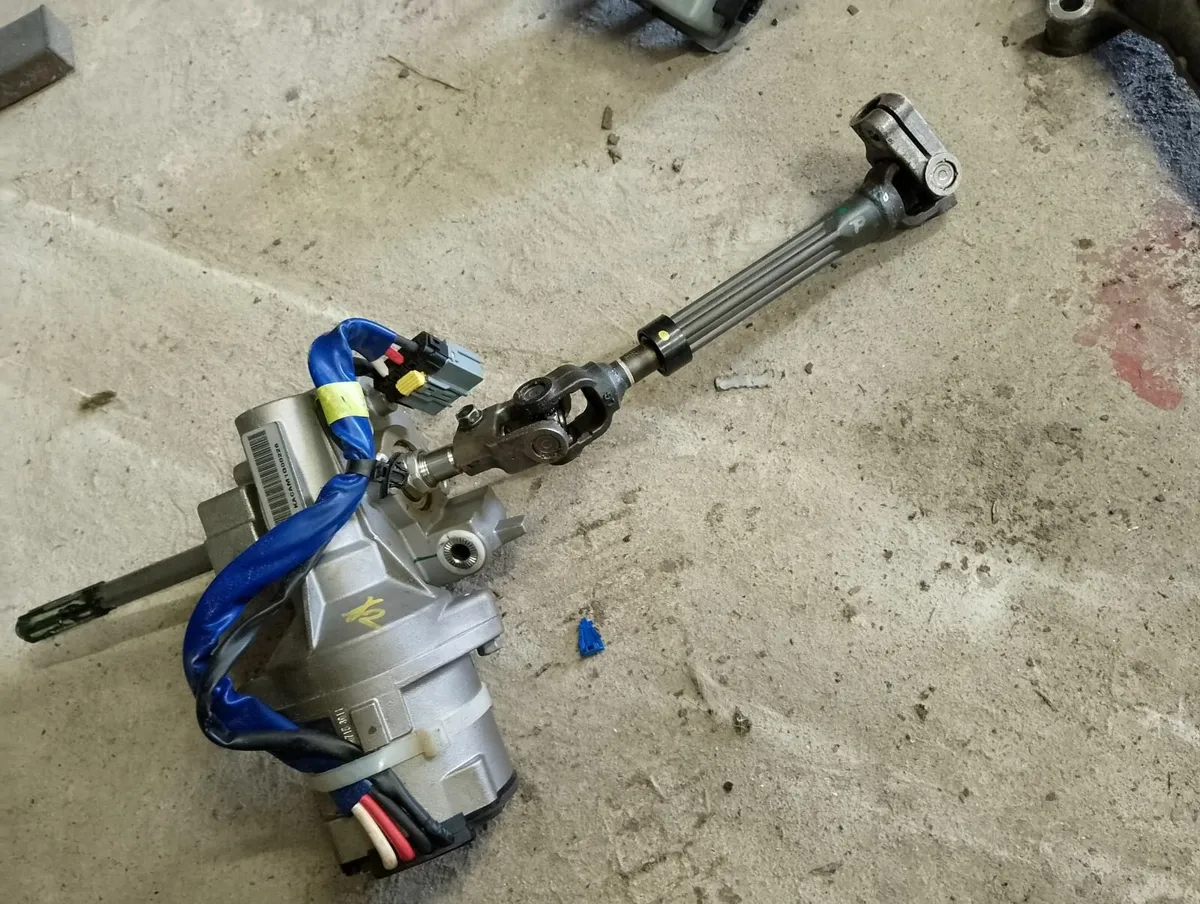 2016 Hyundai i20 power steering electric motor - Image 2