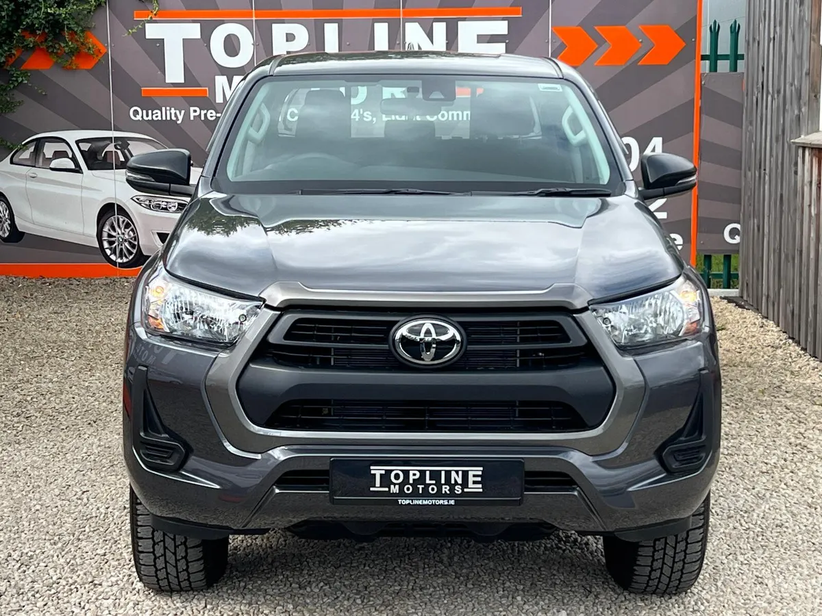 TOYOTA HILUX /BRAND NEW//MANUAL/ACTIVE// D-4D/ 4WD - Image 3
