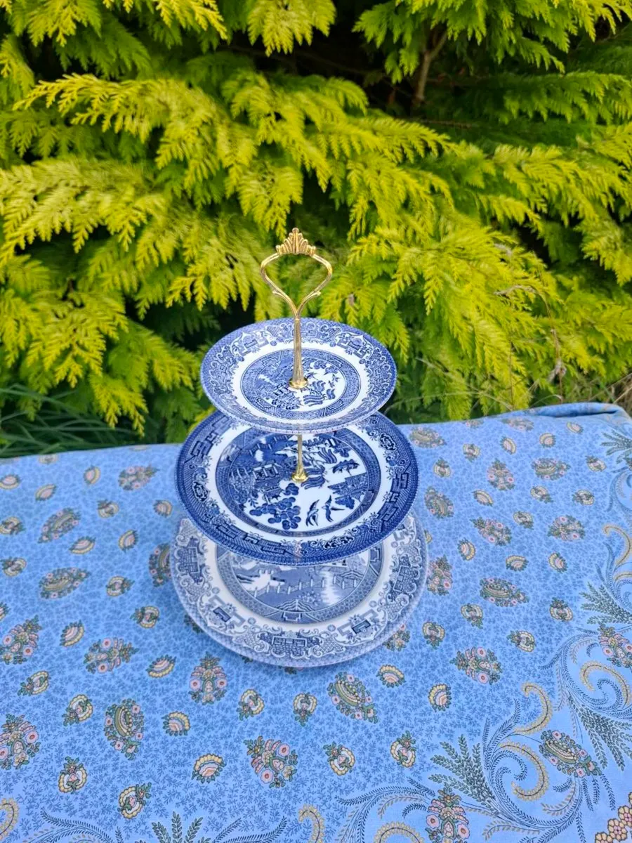 Willow style blue cake stand postage possible
