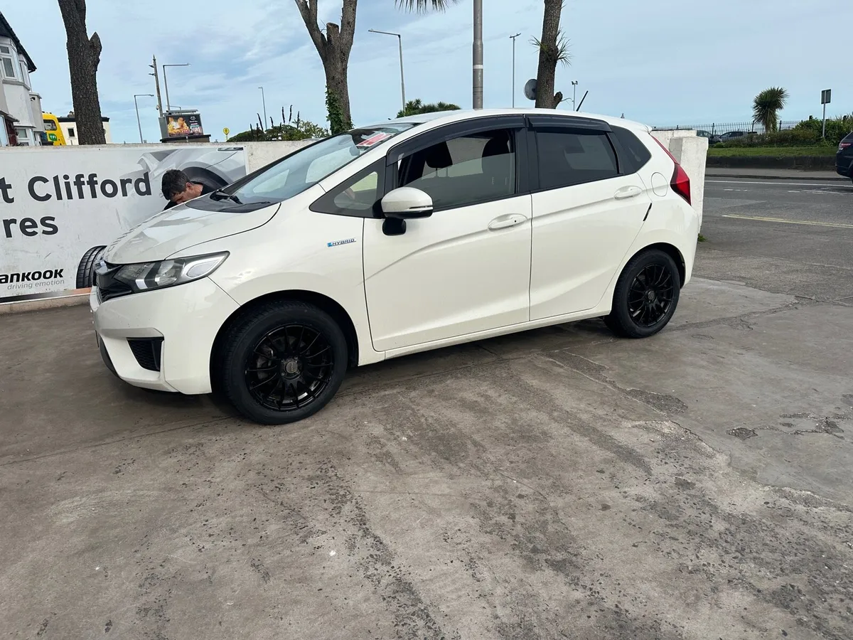 Honda Fit Hybrid 2016 new tyres all service done - Image 2