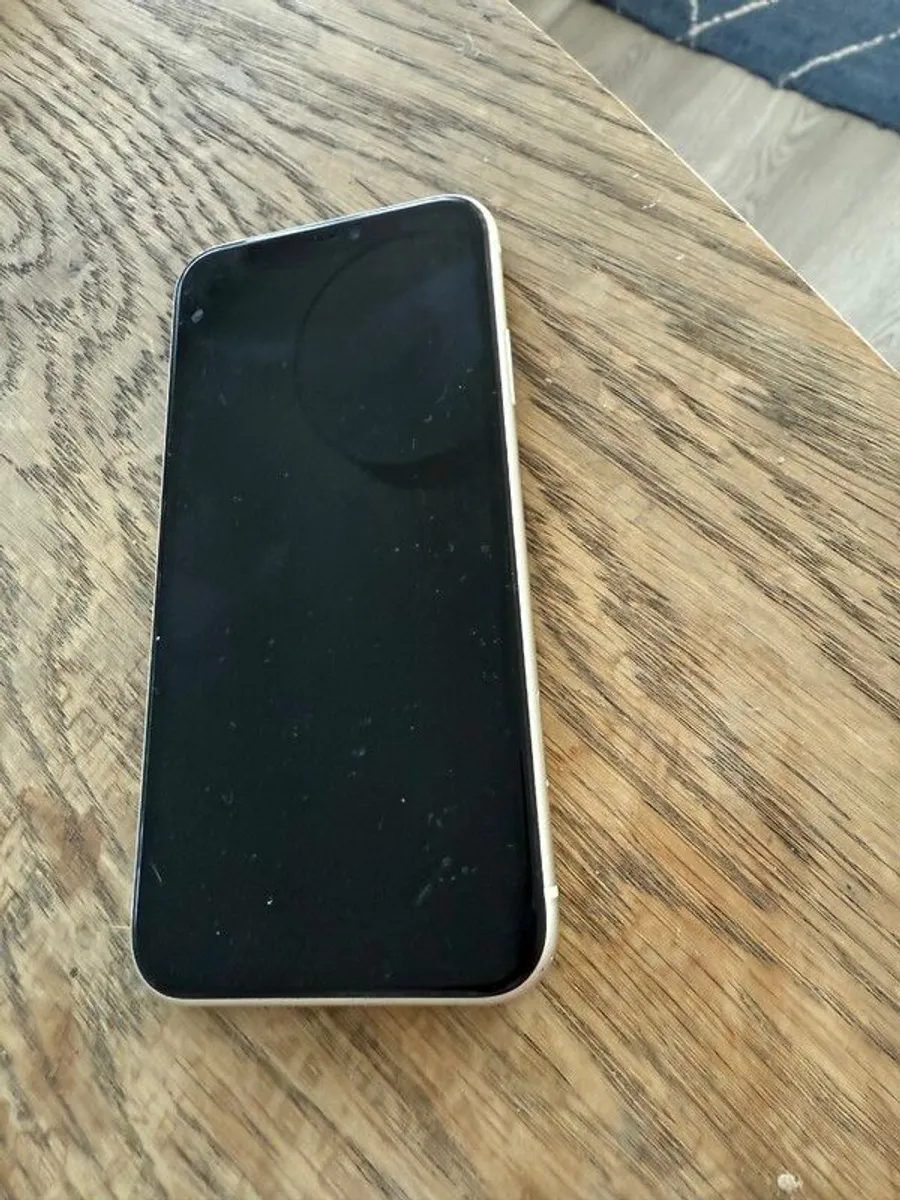iPhone SE - Image 2