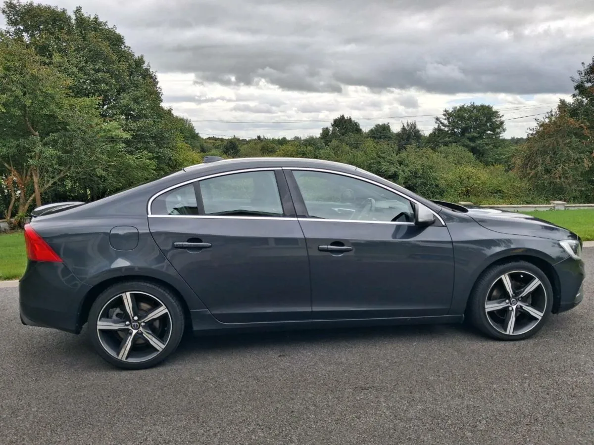 Volvo S60 R Design *Low mileage* - Image 4