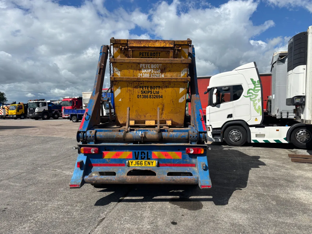 2017 DAF 18 Ton SKIP Truck  choice  8 yard skips - Image 2
