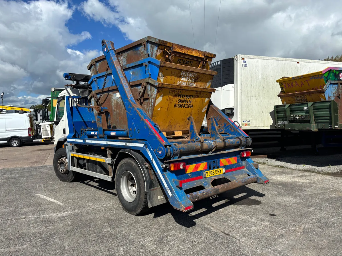 2017 DAF 18 Ton SKIP Truck  choice  8 yard skips - Image 3