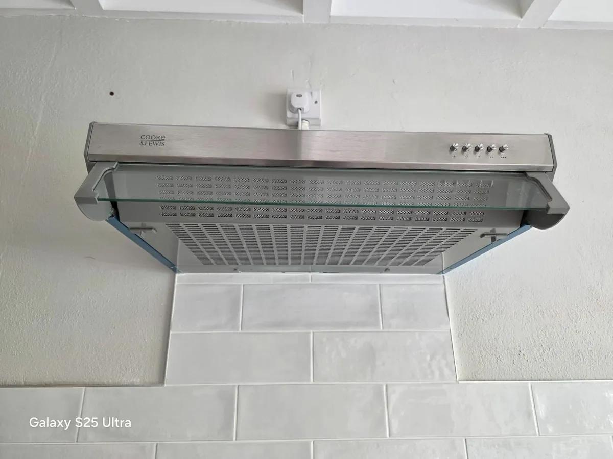 Cooker & Extract Fan - Image 2
