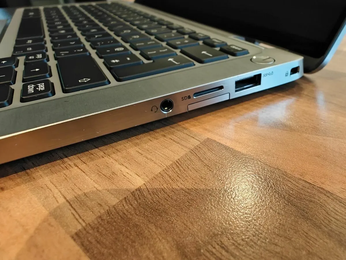 DELL Latitude 7400 2-in-1 360 Rotated Touchscreen - Image 4