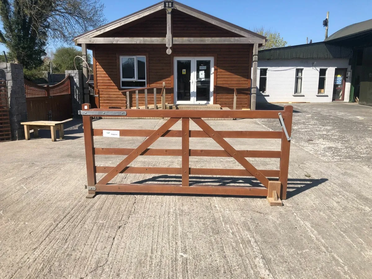 Field Gate- Nutgrove double gate Brown - Image 4